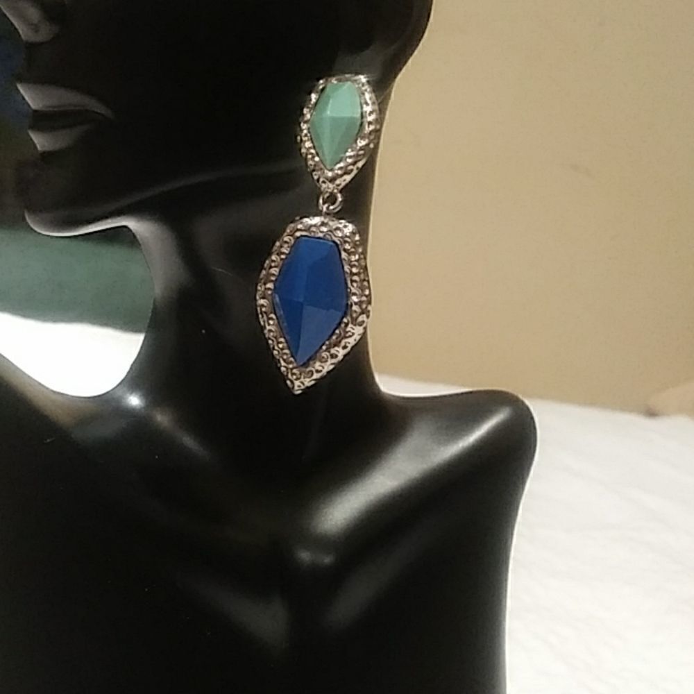 Earrings - Picture 4 of 4